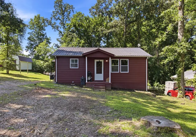 Homes for sale in Centerville, TN | 2103 Hillwood Dr, Centerville, TN 37033 | MLS# 3250225