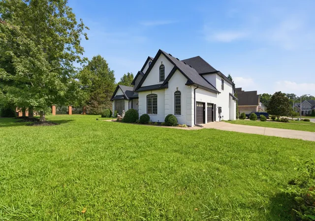 Photo 2 of Single family home for sale at 2205 Oakleigh Dr, Murfreesboro, TN 37129 | MLS# 3320553 | Listing updated on 2026-08-04