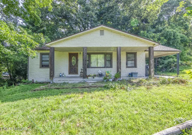 Homes for sale in Lenoir City, TN | 325 W Hills Dr, Lenoir City, TN 37771 | MLS# 3247408