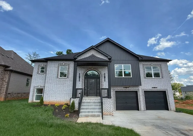 Photo 2 of Single family home for sale at 865 Burley Barn Rd, Clarksville, TN 37042 | MLS# 3260363 | Listing updated on 2026-08-19
