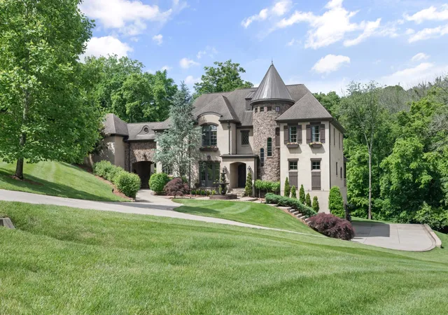 Photo 2 of Sale Pending at 399 The Lady Of The Lake Ln, Franklin, TN 37067 | MLS# 3251928 | Listing updated on 2026-10-29