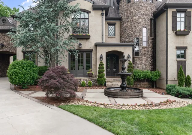 Photo 4 of Sale Pending at 399 The Lady Of The Lake Ln, Franklin, TN 37067 | MLS# 3251928 | Listing updated on 2026-10-29