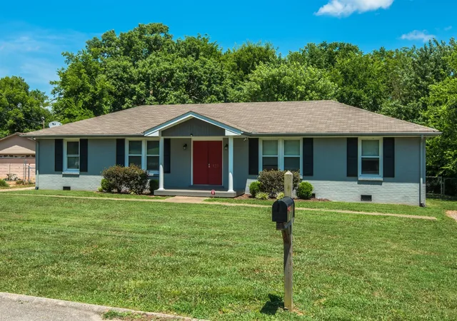 Homes for sale in Hendersonville, TN | 127 Susan Dr, Hendersonville, TN 37075 | MLS# 3250520