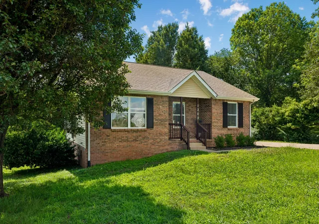 Photo 2 of Single family home for sale at 1303 Chucker Dr, Clarksville, TN 37042 | MLS# 3247732 | Listing updated on 2026-08-23