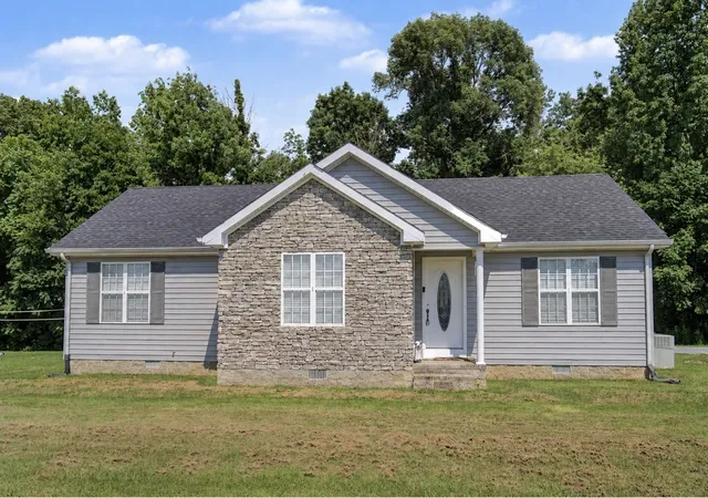 1st image of 104 Leigh Anna Cir, Lafayette, TN 37083 | MLS# 3247921
