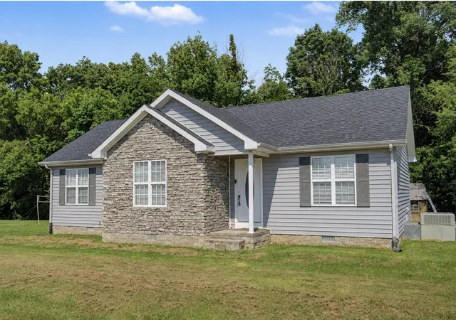 2nd image of 104 Leigh Anna Cir, Lafayette, TN 37083 | MLS# 3247921