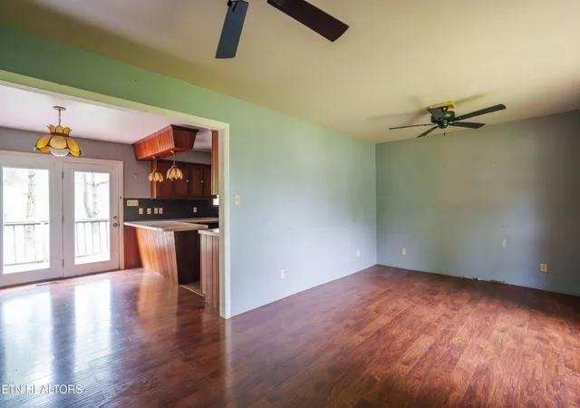 Photo 2 of Single family home for sale at 405 Dogleg Dr, Livingston, TN 38570 | MLS# 3247631 | Listing updated on 2026-09-29