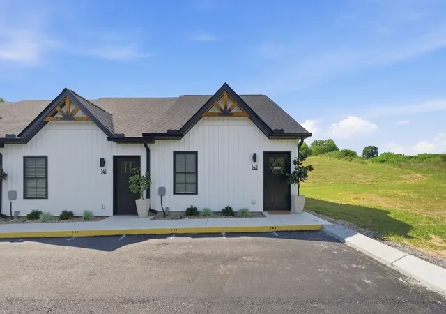 Homes for sale in Gordonsville, TN | 141 Deer Valley Dr E #141, Gordonsville, TN 38563 | MLS# 3247661