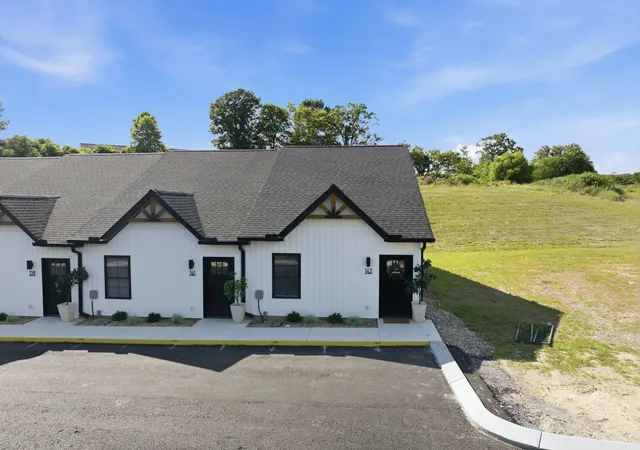 Homes for sale in Gordonsville, TN | 141 Deer Valley Dr E #141, Gordonsville, TN 38563 | MLS# 3247661
