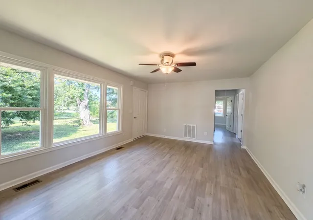 3rd image of 1036 E Commerce St, Lewisburg, TN 37091 | MLS# 3247690