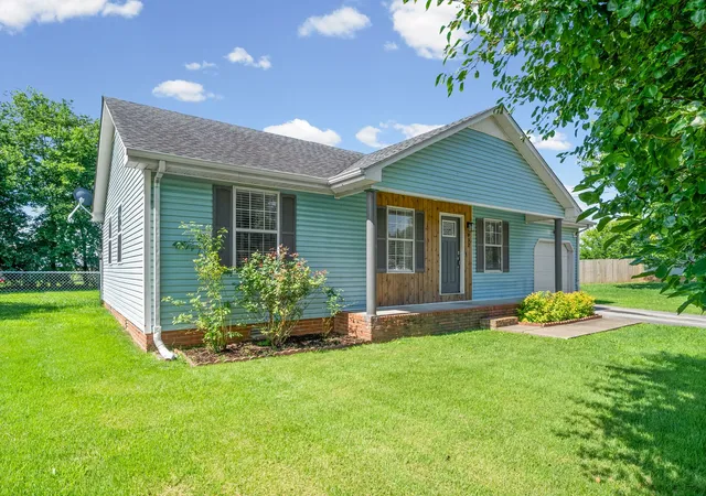 Photo 1 of Single family home for sale at 932 Linda Dr, Oak Grove, KY 42262 | MLS# 3250706 | Listing updated on 2026-09-21