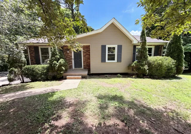 Photo 1 of Single family home for sale at 206 Diana Dr, Dickson, TN 37055 | MLS# 3247714 | Listing updated on 2026-09-17