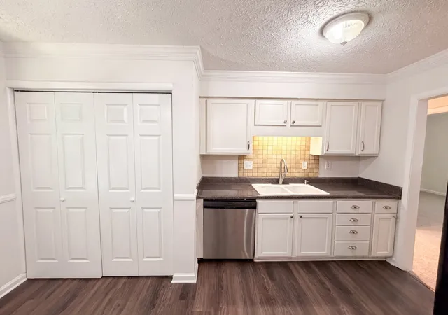 Photo 2 of Single family home for sale at 206 Diana Dr, Dickson, TN 37055 | MLS# 3247714 | Listing updated on 2026-09-17