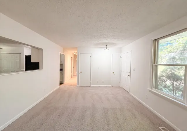 Photo 3 of Single family home for sale at 206 Diana Dr, Dickson, TN 37055 | MLS# 3247714 | Listing updated on 2026-09-17