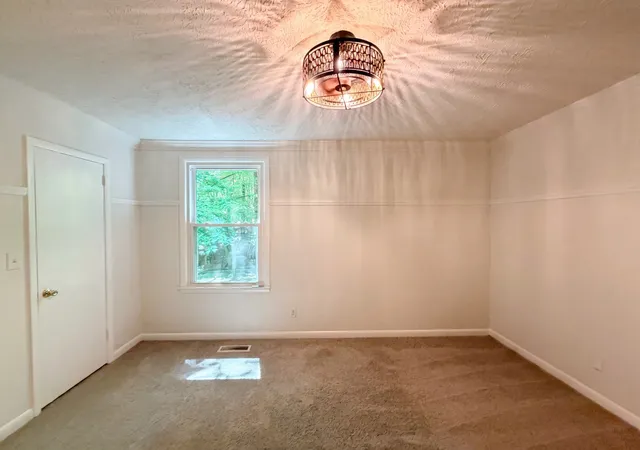 Photo 3 of Single family home for sale at 206 Diana Dr, Dickson, TN 37055 | MLS# 3247714 | Listing updated on 2026-09-17