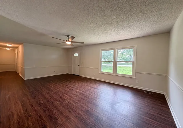 Photo 2 of Sale Pending at 4023 Cavalier Dr, Murfreesboro, TN 37129 | MLS# 3247725 | Listing updated on 2026-10-19