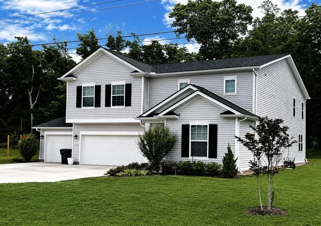 Homes for sale in Dickson, TN | 400 Hickory Pointe Dr, Dickson, TN 37055 | MLS# 3256177