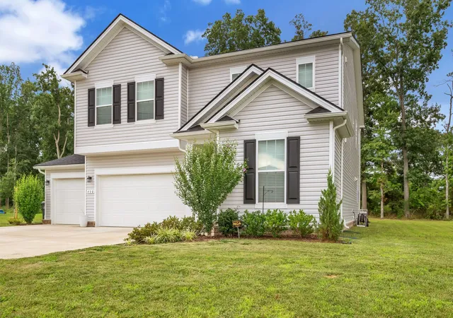 Photo 3 of Single family home for sale at 400 Hickory Pointe Dr, Dickson, TN 37055 | MLS# 3256177 | Listing updated on 2026-08-08