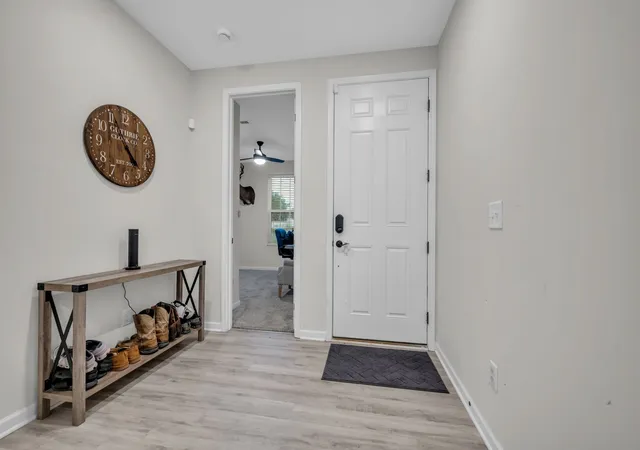 Photo 4 of Single family home for sale at 400 Hickory Pointe Dr, Dickson, TN 37055 | MLS# 3256177 | Listing updated on 2026-08-08