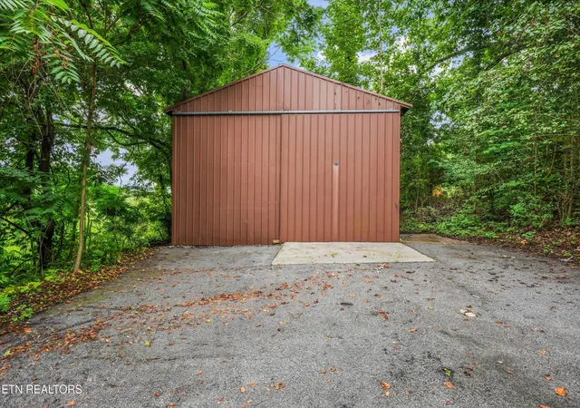 Photo 2 of Single family home for sale at 285 Vanover Ln, Jacksboro, TN 37757 | MLS# 3247773 | Listing updated on 2026-10-02