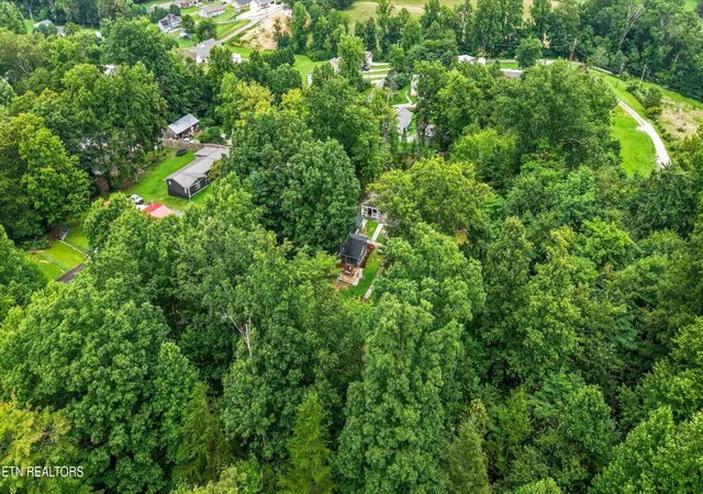 Photo 3 of Single family home for sale at 285 Vanover Ln, Jacksboro, TN 37757 | MLS# 3247773 | Listing updated on 2026-10-02