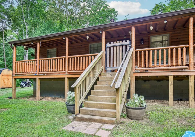 Homes for sale in Chapmansboro, TN | 1424 Poplar Ridge Ln, Chapmansboro, TN 37035 | MLS# 3250360