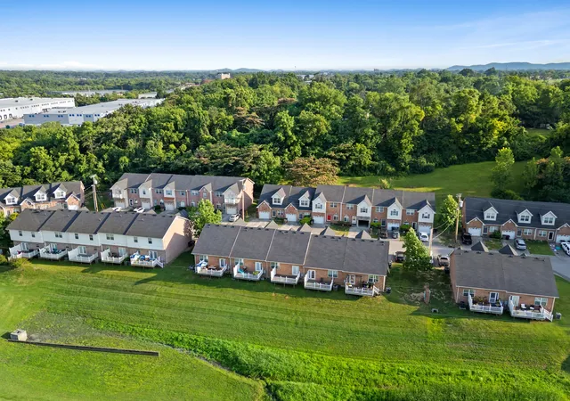 Photo 3 of Townhouse for sale at 814 Spence Enclave Ln, Nashville, TN 37210 | MLS# 3250325 | Listing updated on 2026-09-01