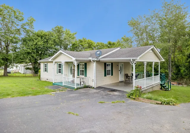 Homes for sale in Red Boiling Springs, TN | 818 Gamaliel Rd, Red Boiling Springs, TN 37150 | MLS# 3251163