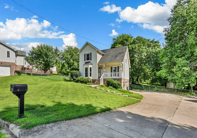 Homes for sale in Clarksville, TN | 402 Boscobel Ct, Clarksville, TN 37040 | MLS# 3247957