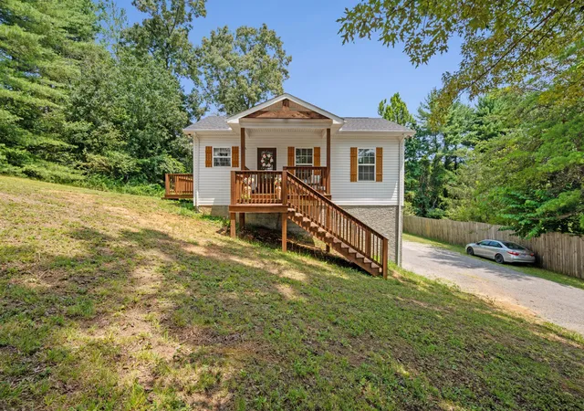 1st image of 795 Lowery Ln, Mc Minnville, TN 37110 | MLS# 3252035