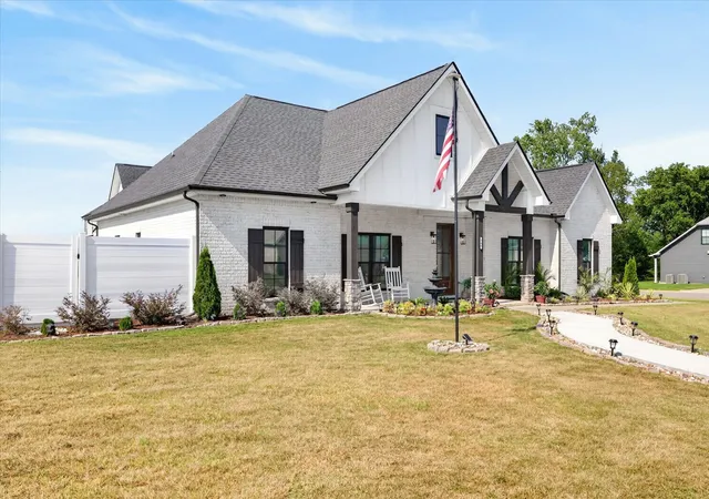 Homes for sale in Clarksville, TN | 348 Ellington Dr, Clarksville, TN 37043 | MLS# 3248090
