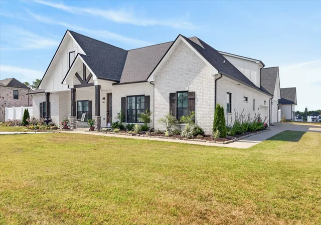 Homes for sale in Clarksville, TN | 348 Ellington Dr, Clarksville, TN 37043 | MLS# 3248090