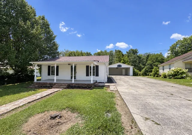 Photo 1 of Single family home for sale at 229 Adams St, Smithville, TN 37166 | MLS# 3254721 | Listing updated on 2026-09-30