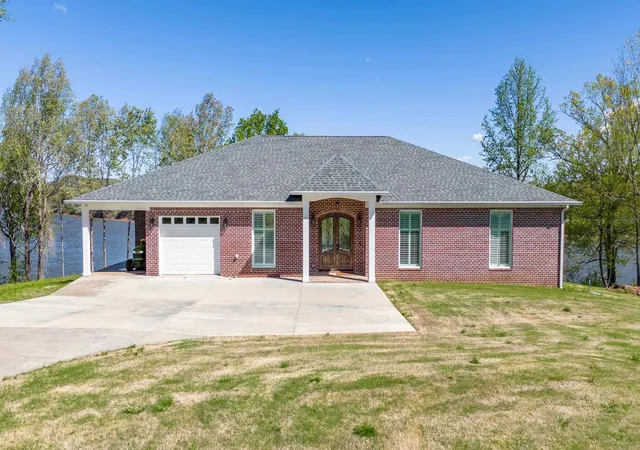 Homes for sale in Clifton, TN | 650 W Pillow St, Clifton, TN 38425 | MLS# 3247987
