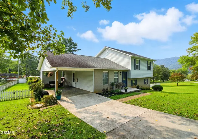 1st image of 306 Eastwood Dr, La Follette, TN 37766 | MLS# 3302132