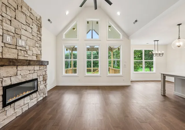 1st image of 210 Cascade Dr, Winchester, TN 37398 | MLS# 3248070