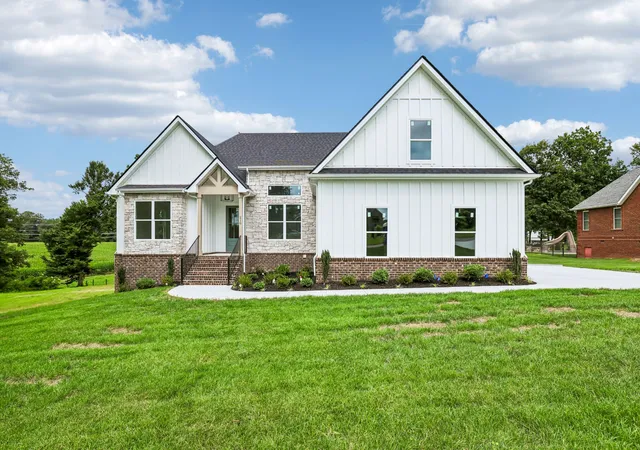Photo 3 of Single family home for sale at 210 Cascade Dr, Winchester, TN 37398 | MLS# 3248070 | Listing updated on 2026-08-20