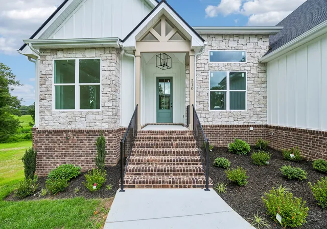 Photo 4 of Single family home for sale at 210 Cascade Dr, Winchester, TN 37398 | MLS# 3248070 | Listing updated on 2026-08-20