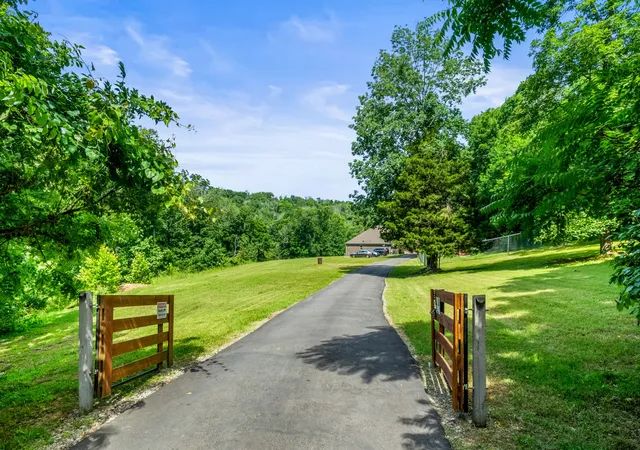 Photo 2 of Mansion for sale at 500 Moncrief Ave, Goodlettsville, TN 37072 | MLS# 3248255 | Listing updated on 2026-08-28