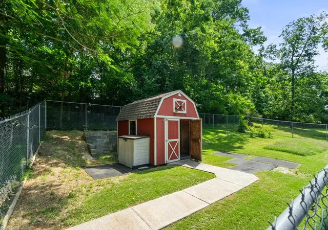 Photo 3 of Mansion for sale at 500 Moncrief Ave, Goodlettsville, TN 37072 | MLS# 3248255 | Listing updated on 2026-08-28