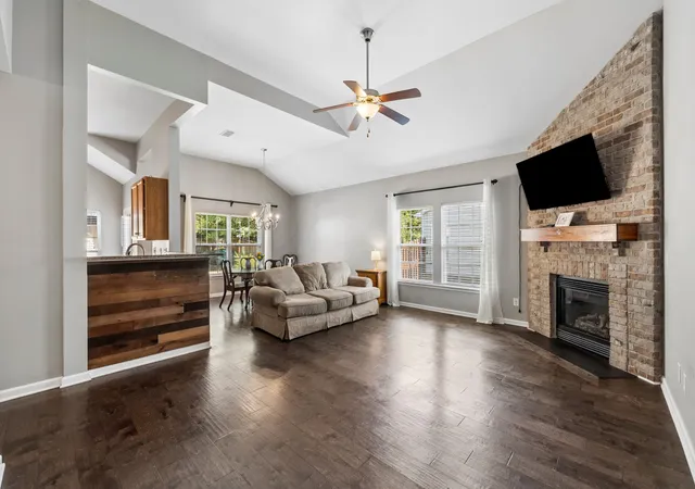 Photo 4 of Single family home for sale at 1015 Achiever Cir, Spring Hill, TN 37174 | MLS# 3598021 | Listing updated on 2026-09-23