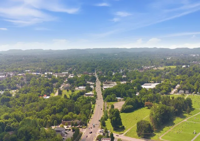 Listing Photo 2 - Condo for sale in building located at 613 Hillsboro Rd, Franklin, TN 37064 - Unit #D28