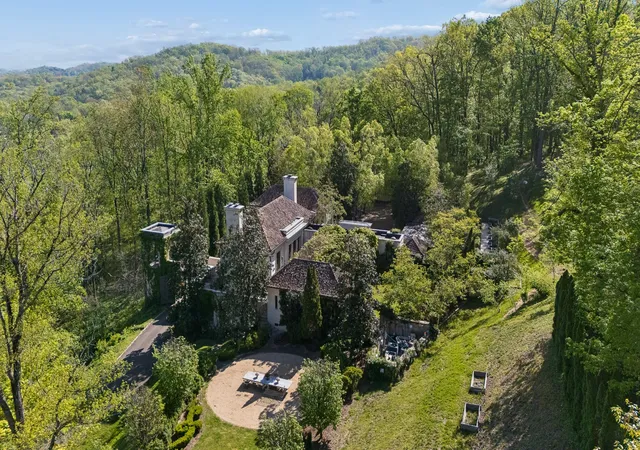 Photo 2 of Single family home for sale at 1500 Chickering Rd, Nashville, TN 37215 | MLS# 3254927 | Listing updated on 2026-08-06