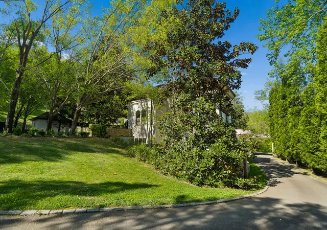 Photo 3 of Single family home for sale at 1500 Chickering Rd, Nashville, TN 37215 | MLS# 3254927 | Listing updated on 2026-08-06