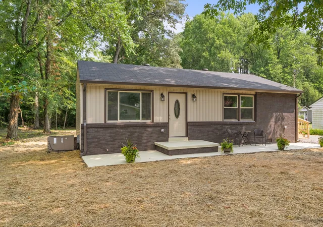 1st image of 207 Tulsa Ave, Tullahoma, TN 37388 | MLS# 3314358