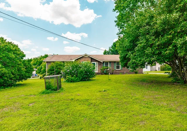 Photo 1 of Single family home for sale at 102 Lake Point Dr, Gallatin, TN 37066 | MLS# 3251014 | Listing updated on 2026-08-20