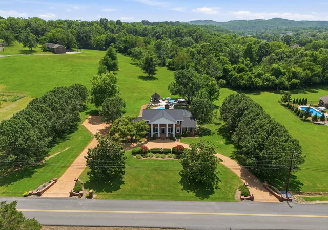 Homes for sale in Hendersonville, TN | 1004 Longview Dr, Hendersonville, TN 37075 | MLS# 3248206