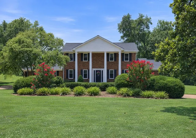 Homes for sale in Hendersonville, TN | 1004 Longview Dr, Hendersonville, TN 37075 | MLS# 3248206