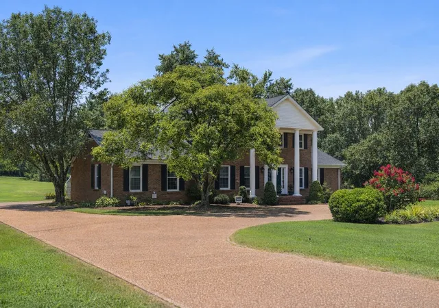 Homes for sale in Hendersonville, TN | 1004 Longview Dr, Hendersonville, TN 37075 | MLS# 3248206