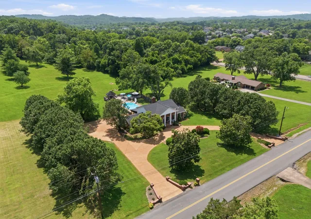 Homes for sale in Hendersonville, TN | 1004 Longview Dr, Hendersonville, TN 37075 | MLS# 3248206